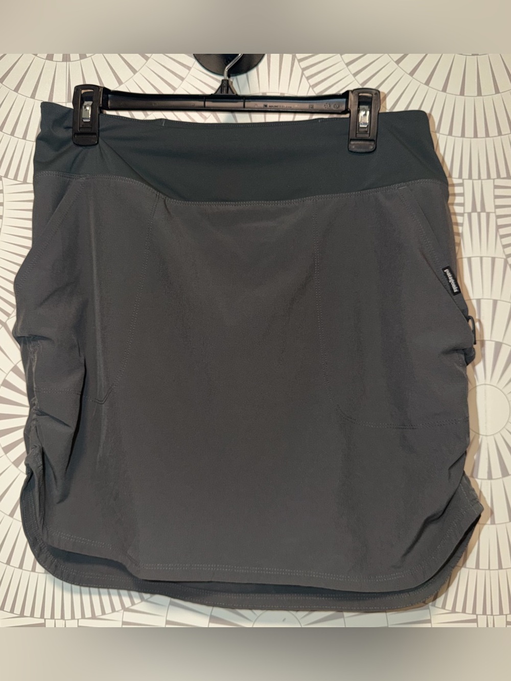 Patagonia Womens Tech Skort Gray‎ built in shorts Medium Cinch Sides